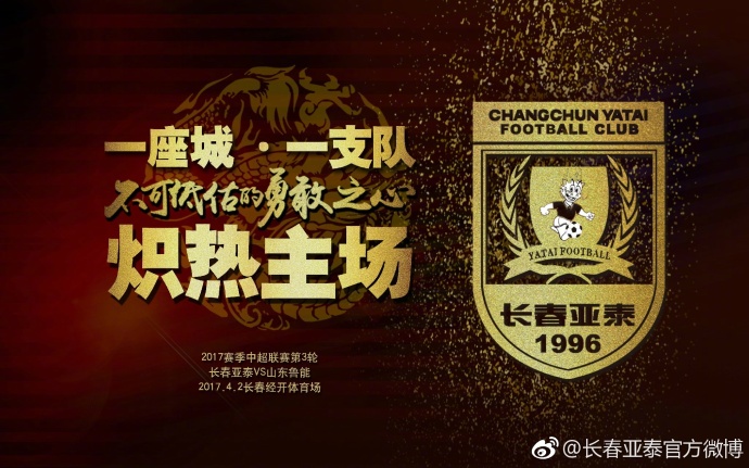 丈（余文乐 饰）是喷鼻港深水区的一位放蛇差人，作为底层的差人，丈全日与一个可贵见光的世界打交道，这里充溢着暴力、福寿膏，是社会阴晦的一个角落。要想在这里保存，丈不但要学会若何做差人，更需要进修黑道的保存法例，垂垂地丈的身份愈来愈恍惚，他糊口在黑与白之间的灰色地带。Lulu（冼色丽 饰）是这一区的妓女，丈与之连结着交往，却始终未将关系向前推动。一次不测，丈误杀小头子四眼堂（廖启智 饰），神秘杀手（樊少皇 饰）是独一目击者，为了自保，丈和神秘杀手睁开了一场追逐……杀手背后有如何的奥秘？丈是不是可以或许逃过此劫？《青苔》为我们揭示了社会阴晦处的小人物们若何似青苔一般保存。